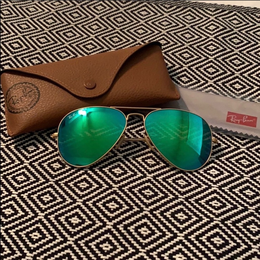 BRAND NEW Ray Ban Aviators in Green Flash